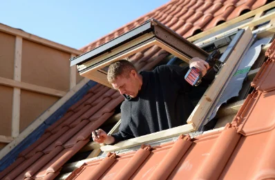 Pose de fenêtres de toit Velux à Winkel